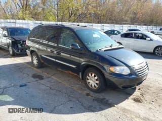 ✅ 2006 Chrysler Town & Country Touring • VIN: 2A4GP54LX6R775541 • Lot: 43573316. Listed on IAAI with 128,490 mi. Free auction sales archive from the USA and detailed vehicle history report at DreamBid. Image 1.