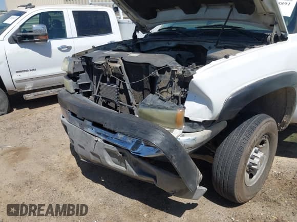 ✅ 2005 Chevrolet Silverado 2500HD Work Truck • VIN: 1GBHC24U45E226673 • Lot: 42975891. Wystawiony na IAAI z przebiegiem 254 063 mil. Bezpłatny archiwum sprzedaży aukcyjnych z USA i szczegółowy raport historii pojazdu na DreamBid. Zdjęcie 6.