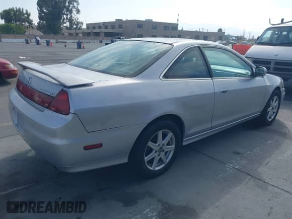 2001 Honda Accord EX с VIN 1HGCG22581A030437, выставлен на аукционе IAAI как лот 43085742 с пробегом 209 619 миль миль и . История ставок и продаж доступна на DreamBid. Изображение 4.