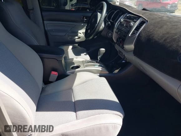 ✅ 2012 Toyota Tacoma PreRunner • VIN: 3TMJU4GN8CM136850 • Lot: 42767423. Listed on IAAI with 128,151 mi. Free auction sales archive from the USA and detailed vehicle history report at DreamBid. Image 5.