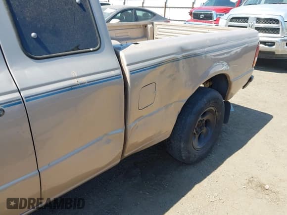 ✅ 1994 Ford Ranger Splash • VIN: 1FTCR14U4RPC20218 • Lot: 42945693. Wystawiony na IAAI z przebiegiem 318 579 mil. Bezpłatny archiwum sprzedaży aukcyjnych z USA i szczegółowy raport historii pojazdu na DreamBid. Zdjęcie 6.