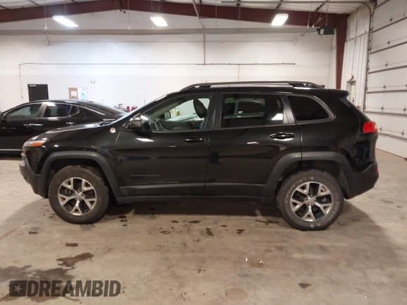 ✅ 2015 Jeep Cherokee Trailhawk • VIN: 1C4PJMBS7FW650340 • Lot: 43755791. Listed on IAAI with 129,855 mi. Free auction sales archive from the USA and detailed vehicle history report at DreamBid. Image 14.