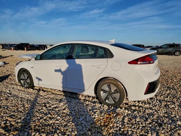 ✅ 2017 Hyundai Ioniq Blue • VIN: KMHC65LC6HU045801 • Lot: 94481915. Listed on Copart with 811,256 mi. Free auction sales archive from the USA and detailed vehicle history report at DreamBid. Image 2.