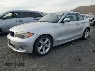 ✅ 2013 BMW 1 Series 128i • VIN: WBAUP9C56DVS95894 • Lot: 85974744. Listed on Copart with 119,033 mi. Free auction sales archive from the USA and detailed vehicle history report at DreamBid. Image 1.