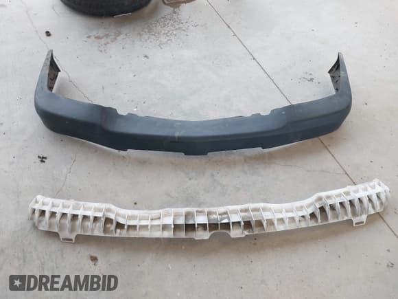 ✅ 2006 Chevrolet Silverado 2500HD LT1 • VIN: 1GCHK23U16F261716 • Lot: 41892408. Listed on IAAI with 273,228 mi. Free auction sales archive from the USA and detailed vehicle history report at DreamBid. Image 12.