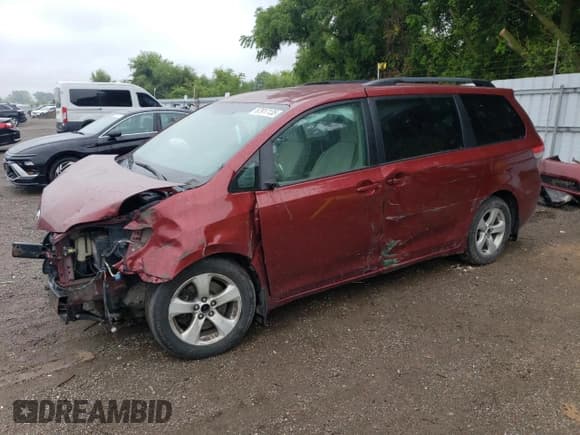 ✅ 2011 Toyota Sienna LE • VIN: 5TDKK3DC6BS090991 • Лот: 67917135. Опубликован ранее на Copart с пробегом 213 702 миль. Бесплатный доступ к архиву аукционных продаж из США и подробный отчёт об истории автомобиля на DreamBid. Изображение 1.