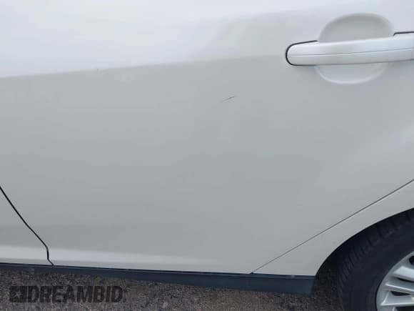 ✅ 2015 Ford Focus Titanium • VIN: 1FADP3N2XFL211275 • Lot: 43659891. Wystawiony na IAAI z przebiegiem 147 389 mil. Bezpłatny archiwum sprzedaży aukcyjnych z USA i szczegółowy raport historii pojazdu na DreamBid. Zdjęcie 6.