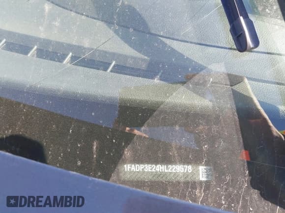 ✅ 2017 Ford Focus S • VIN: 1FADP3E24HL229578 • Lot: 41656360. Wystawiony na IAAI z przebiegiem 98 967 mil. Bezpłatny archiwum sprzedaży aukcyjnych z USA i szczegółowy raport historii pojazdu na DreamBid. Zdjęcie 9.