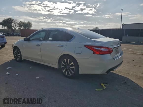 ✅ 2017 Nissan Altima SL • VIN: 1N4AL3AP6HC487679 • Lot: 96449445. Listed on Copart with 136,555 mi. Free auction sales archive from the USA and detailed vehicle history report at DreamBid. Image 2.