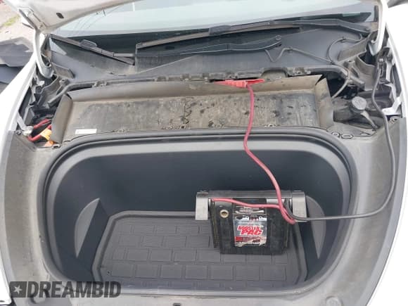 ✅ 2023 Tesla Model Y Long Range • VIN: 7SAYGAEE9PF702910 • Lot: 42199519. Wystawiony na IAAI z przebiegiem 91 094 mil. Bezpłatny archiwum sprzedaży aukcyjnych z USA i szczegółowy raport historii pojazdu na DreamBid. Zdjęcie 10.