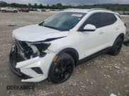 ✅ 2025 Buick Encore GX Sport Touring • VIN: KL4AMESL3SB066086 • Lot: 80850405. Wystawiony na Copart z przebiegiem 7 362 mil. Bezpłatny archiwum sprzedaży aukcyjnych z USA i szczegółowy raport historii pojazdu na DreamBid. Zdjęcie 1.