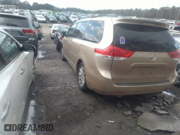 ✅ 2011 Toyota Sienna XLE • VIN: 5TDDK3DC3BS029476 • Lot: 41393568. Wystawiony na IAAI z przebiegiem 124 328 mil. Bezpłatny archiwum sprzedaży aukcyjnych z USA i szczegółowy raport historii pojazdu na DreamBid. Zdjęcie 3.