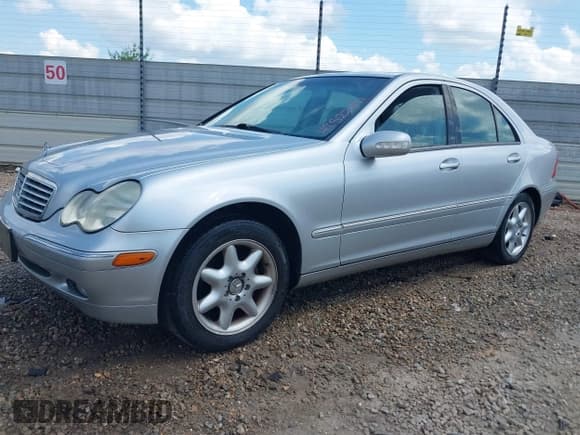 ✅ 2002 Mercedes-Benz C 230/260/280/320 • VIN: WDBRF61J42F280245 • Lot: 42522610. Wystawiony na IAAI z przebiegiem 85 604 mil. Bezpłatny archiwum sprzedaży aukcyjnych z USA i szczegółowy raport historii pojazdu na DreamBid. Zdjęcie 2.