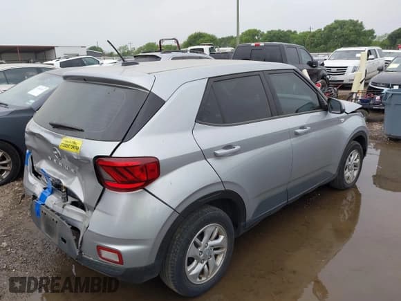 ✅ 2023 Hyundai Venue SE • VIN: KMHRB8A35PU215977 • Lot: 41930021. Listed on IAAI with 17,053 mi. Free auction sales archive from the USA and detailed vehicle history report at DreamBid. Image 4.