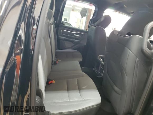 ✅ 2021 Ram 1500 Big Horn • VIN: 1C6SRFBT7MN741626 • Lot: 89531305. Wystawiony na Copart z przebiegiem 75 127 mil. Bezpłatny archiwum sprzedaży aukcyjnych z USA i szczegółowy raport historii pojazdu na DreamBid. Zdjęcie 10.