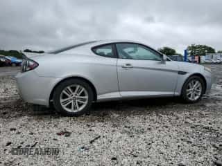 2008 Hyundai Tiburon GS с VIN KMHHM66D68U288062, выставлен на аукционе Copart как лот 58261695 с пробегом 130 310 миль миль и Чистый • Clean title. История ставок и продаж доступна на DreamBid. Изображение 3.