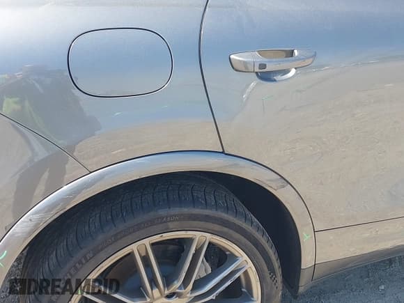 ✅ 2018 Porsche Cayenne S • VIN: WP1AB2A21JLA60264 • Lot: 42028716. Wystawiony na IAAI z przebiegiem 66 479 mil. Bezpłatny archiwum sprzedaży aukcyjnych z USA i szczegółowy raport historii pojazdu na DreamBid. Zdjęcie 6.