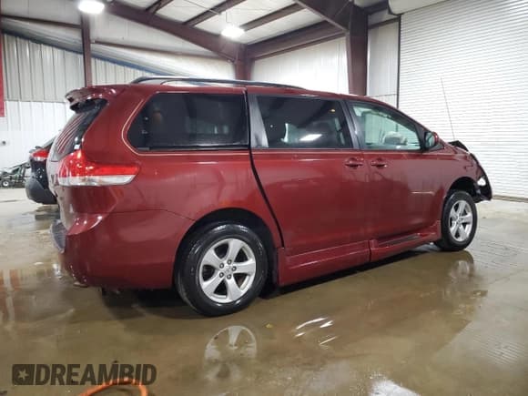 ✅ 2014 Toyota Sienna LE AAS • VIN: 5TDKK3DC2ES502439 • Lot: 86626375. Listed on Copart with 105,114 mi. Free auction sales archive from the USA and detailed vehicle history report at DreamBid. Image 3.