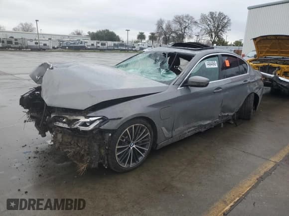 ✅ 2021 BMW 5 Series 530e • VIN: WBA13AG01MCF99695 • Лот: 44844945. Опубликован ранее на Copart с пробегом Не указан. Бесплатный доступ к архиву аукционных продаж из США и подробный отчёт об истории автомобиля на DreamBid. Изображение 1.