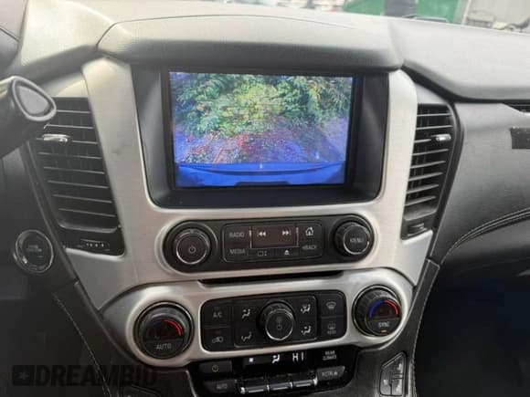 ✅ 2019 GMC Yukon XL SLT • VIN: 1GKS2GKC4KR170965 • Lot: 87027845. Listed on Copart with 220,686 mi. Free auction sales archive from the USA and detailed vehicle history report at DreamBid. Image 8.