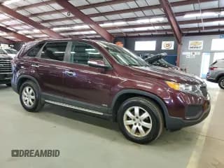 ✅ 2013 Kia Sorento LX • VIN: 5XYKTCA60DG323789 • Лот: 81444755. Опубликован ранее на Copart с пробегом 210 233 миль. Бесплатный доступ к архиву аукционных продаж из США и подробный отчёт об истории автомобиля на DreamBid. Изображение 4.
