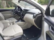 ✅ 2020 Nissan Rogue S • VIN: JN1BJ1CV1LW252038 • Lot: 42888298. Wystawiony na IAAI z przebiegiem 53 562 mil. Bezpłatny archiwum sprzedaży aukcyjnych z USA i szczegółowy raport historii pojazdu na DreamBid. Zdjęcie 5.