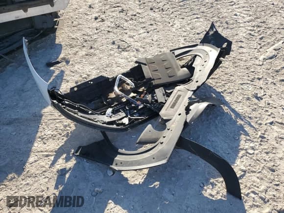 ✅ 2015 Hyundai Genesis 3.8L • VIN: KMHGN4JE5FU039794 • Lot: 85617694. Wystawiony na Copart z przebiegiem 127 975 mil. Bezpłatny archiwum sprzedaży aukcyjnych z USA i szczegółowy raport historii pojazdu na DreamBid. Zdjęcie 12.