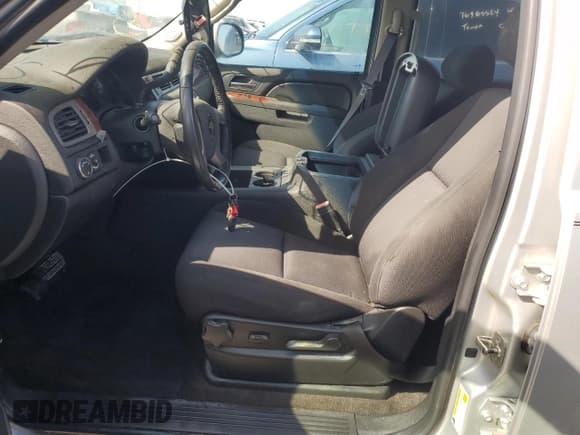 ✅ 2011 Chevrolet Suburban LS • VIN: 1GNSCHE01BR102744 • Lot: 76460694. Wystawiony na Copart z przebiegiem Nie podano. Bezpłatny archiwum sprzedaży aukcyjnych z USA i szczegółowy raport historii pojazdu na DreamBid. Zdjęcie 7.