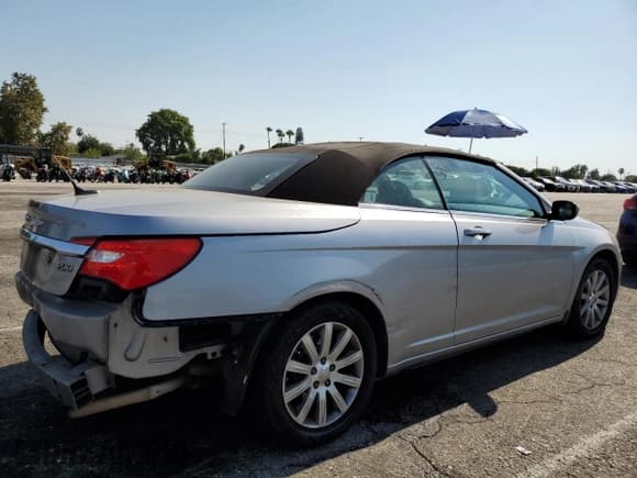 ✅ 2013 Chrysler 200 Touring • VIN: 1C3BCBEB4DN606386 • Lot: 68857365. Listed on Copart with 133,208 mi. Free auction sales archive from the USA and detailed vehicle history report at DreamBid. Image 3.