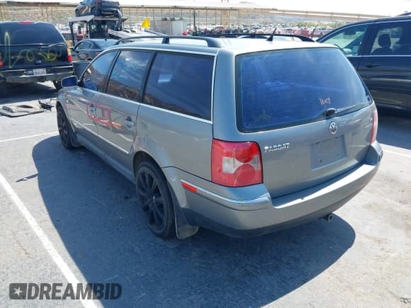 ✅ 2003 Volkswagen Passat GLX • VIN: WVWYH63BX3E462424 • Lot: 42471156. Wystawiony na IAAI z przebiegiem 255 822 mil. Bezpłatny archiwum sprzedaży aukcyjnych z USA i szczegółowy raport historii pojazdu na DreamBid. Zdjęcie 3.