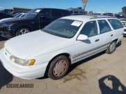 ✅ 1993 Ford Taurus • VIN: 1FACP5748PG130923 • Lot: 43898253. Wystawiony na IAAI z przebiegiem 962 004 mil. Bezpłatny archiwum sprzedaży aukcyjnych z USA i szczegółowy raport historii pojazdu na DreamBid. Zdjęcie 2.