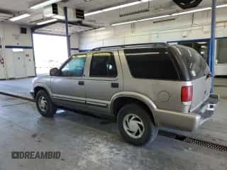 2000 Chevrolet Blazer LT z VIN 1GNDT13WXY2344263, wystawiony jako Copart lot #68523484 z przebiegiem 157 060 mil mil oraz Szkoda całkowita • Salvage title. Historia ofert i sprzedaży dostępna na DreamBid. Obrazek 2.