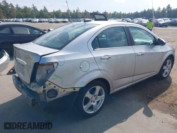 ✅ 2015 Chevrolet Sonic LTZ • VIN: 1G1JE5SB5F4208001 • Лот: 43265980. Размещён на IAAI с пробегом 112 924 миль миль. Получите бесплатный доступ к архиву аукционных продаж из США и посмотрите подробный отчёт об истории автомобиля на DreamBid. Изображение 4.