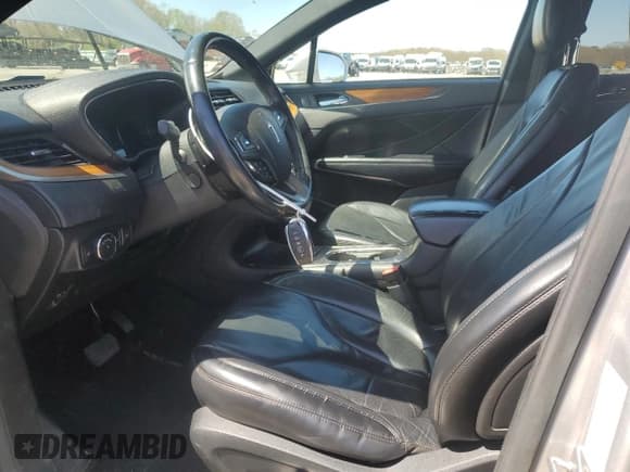 ✅ 2017 Lincoln MKC Select • VIN: 5LMCJ2D96HUL51572 • Lot: 54237885. Wystawiony na Copart z przebiegiem 100 514 mil. Bezpłatny archiwum sprzedaży aukcyjnych z USA i szczegółowy raport historii pojazdu na DreamBid. Zdjęcie 7.