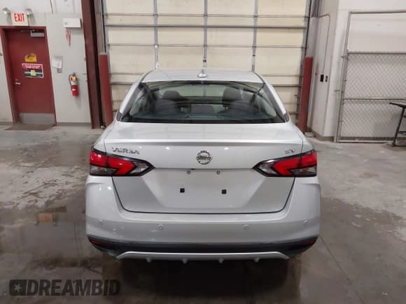 ✅ 2021 Nissan Versa SV • VIN: 3N1CN8EVXML868021 • Lot: 43240178. Wystawiony na IAAI z przebiegiem 77 112 mil. Bezpłatny archiwum sprzedaży aukcyjnych z USA i szczegółowy raport historii pojazdu na DreamBid. Zdjęcie 17.