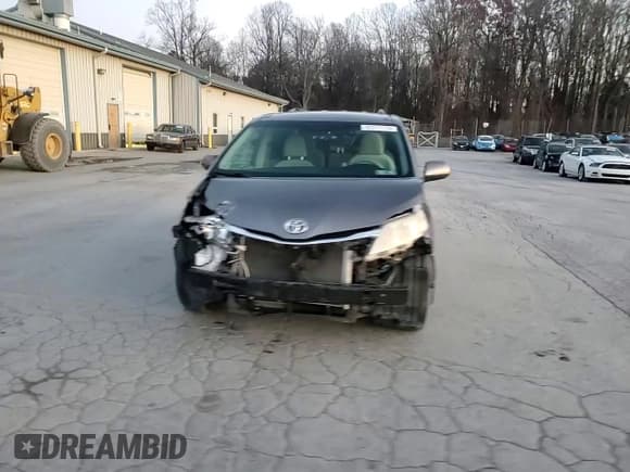 ✅ 2013 Toyota Sienna LE • VIN: 5TDKK3DC8DS378059 • Lot: 92311175. Wystawiony na Copart z przebiegiem 242 192 mil. Bezpłatny archiwum sprzedaży aukcyjnych z USA i szczegółowy raport historii pojazdu na DreamBid. Zdjęcie 14.