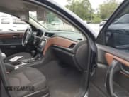 ✅ 2017 Chevrolet Traverse LT • VIN: 1GNKRGKD5HJ162145 • Lot: 43252658. Wystawiony na IAAI z przebiegiem 99 411 mil. Bezpłatny archiwum sprzedaży aukcyjnych z USA i szczegółowy raport historii pojazdu na DreamBid. Zdjęcie 5.