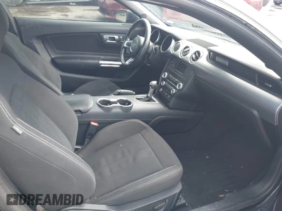✅ 2021 Ford Mustang GT • VIN: 1FA6P8CF1M5148371 • Lot: 42444493. Wystawiony na IAAI z przebiegiem 81 979 mil. Bezpłatny archiwum sprzedaży aukcyjnych z USA i szczegółowy raport historii pojazdu na DreamBid. Zdjęcie 5.