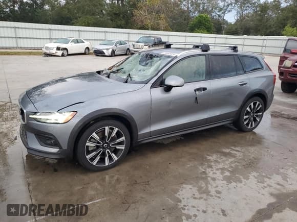 ✅ 2020 Volvo V60 • VIN: YV4102WK2L1032534 • Lot: 74448034. Wystawiony na Copart z przebiegiem 79 515 mil. Bezpłatny archiwum sprzedaży aukcyjnych z USA i szczegółowy raport historii pojazdu na DreamBid. Zdjęcie 1.