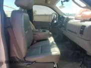 ✅ 2013 Chevrolet Silverado 2500HD Work Truck • VIN: 1GB0CVCG4DF133090 • Lot: 70621075. Wystawiony na Copart z przebiegiem 290 084 mil. Bezpłatny archiwum sprzedaży aukcyjnych z USA i szczegółowy raport historii pojazdu na DreamBid. Zdjęcie 10.