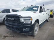 ✅ 2019 Ram 2500 Tradesman • VIN: 3C6UR5HJ7KG565823 • Lot: 43503236. Wystawiony na IAAI z przebiegiem 76 181 mil. Bezpłatny archiwum sprzedaży aukcyjnych z USA i szczegółowy raport historii pojazdu na DreamBid. Zdjęcie 2.