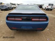 ✅ 2021 Dodge Challenger SXT • VIN: 2C3CDZGG0MH676379 • Lot: 65964614. Wystawiony na Copart z przebiegiem Nie podano. Bezpłatny archiwum sprzedaży aukcyjnych z USA i szczegółowy raport historii pojazdu na DreamBid. Zdjęcie 6.