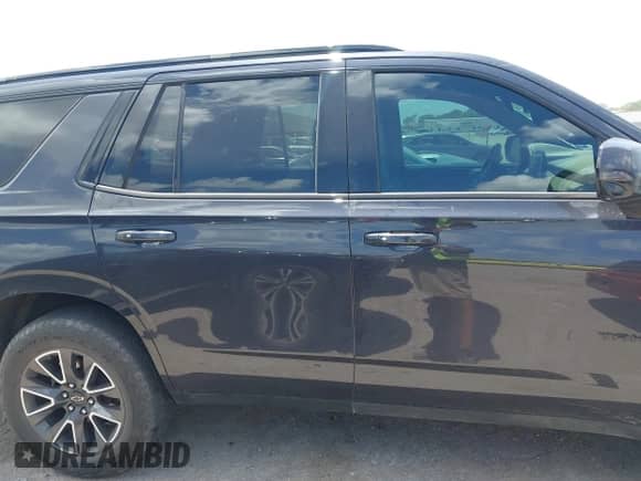 2022 Chevrolet Tahoe Z71 z VIN 1GNSKPKD6NR294347, wystawiony jako IAAI lot #42567385 z przebiegiem 29 344 mil mil oraz . Historia ofert i sprzedaży dostępna na DreamBid. Obrazek 13.