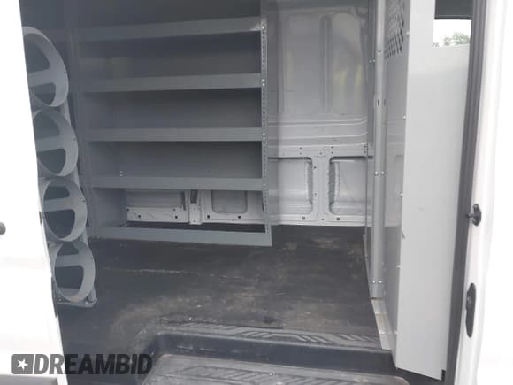 ✅ 2021 Ford Transit Cargo • VIN: 1FTBR2CG5MKA38224 • Lot: 42894212. Wystawiony na IAAI z przebiegiem 104 935 mil. Bezpłatny archiwum sprzedaży aukcyjnych z USA i szczegółowy raport historii pojazdu na DreamBid. Zdjęcie 8.