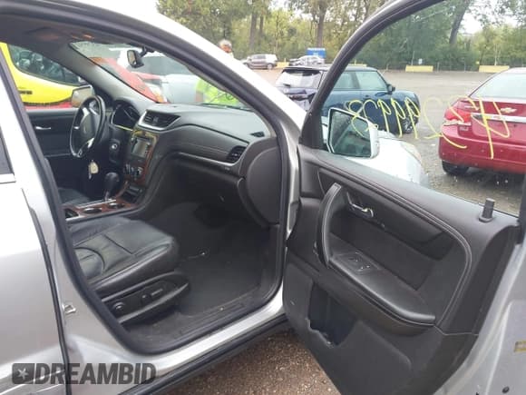 ✅ 2014 Chevrolet Traverse LT • VIN: 1GNKRHKD0EJ292318 • Lot: 43299923. Listed on IAAI with 135,449 mi. Free auction sales archive from the USA and detailed vehicle history report at DreamBid. Image 5.