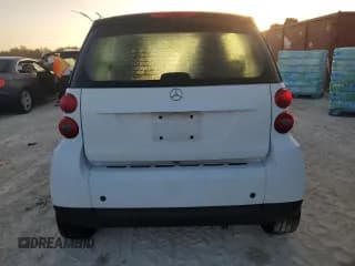 ✅ 2010 Smart fortwo Pure • VIN: WMEEJ3BA6AK358740 • Lot: 76438034. Wystawiony na Copart z przebiegiem Nie podano. Bezpłatny archiwum sprzedaży aukcyjnych z USA i szczegółowy raport historii pojazdu na DreamBid. Zdjęcie 6.