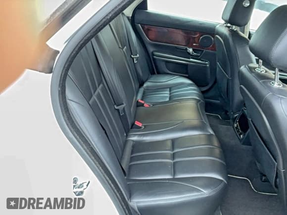 ✅ 2013 Jaguar XJ • VIN: SAJWJ1CD7D8V49599 • Lot: 96119395. Wystawiony na Copart z przebiegiem 133 163 mil. Bezpłatny archiwum sprzedaży aukcyjnych z USA i szczegółowy raport historii pojazdu na DreamBid. Zdjęcie 6.