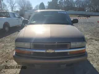 2004 Chevrolet Blazer LS z VIN 1GNDT13X84K158661, wystawiony jako Copart lot #85697264 z przebiegiem 163 809 mil mil oraz Szkoda całkowita • Salvage title. Historia ofert i sprzedaży dostępna na DreamBid. Obrazek 5.