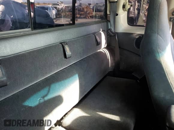 2001 Dodge Dakota Sport z VIN 1B7GL22Z01S315190, wystawiony jako Copart lot #60171404 z przebiegiem 145 397 mil mil oraz Nie do naprawy • Non repairable. Historia ofert i sprzedaży dostępna na DreamBid. Obrazek 10.