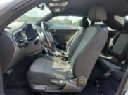 ✅ 2018 Volkswagen Beetle S • VIN: 3VWFD7AT3JM717052 • Lot: 85353335. Wystawiony na Copart z przebiegiem 40 568 mil. Bezpłatny archiwum sprzedaży aukcyjnych z USA i szczegółowy raport historii pojazdu na DreamBid. Zdjęcie 7.